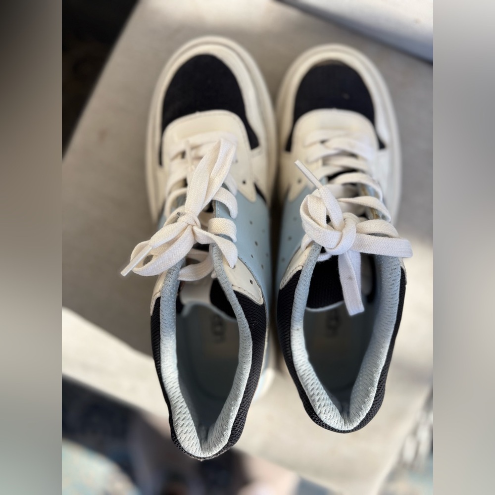 UGG Highland Sneakers - size 8.5 - Picture 4 of 12